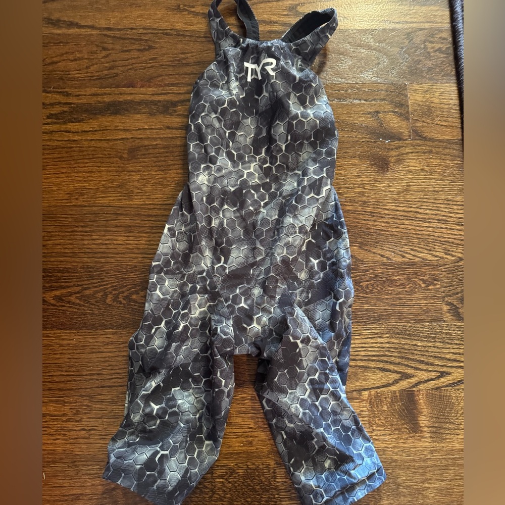 TYR Avictor Size 25